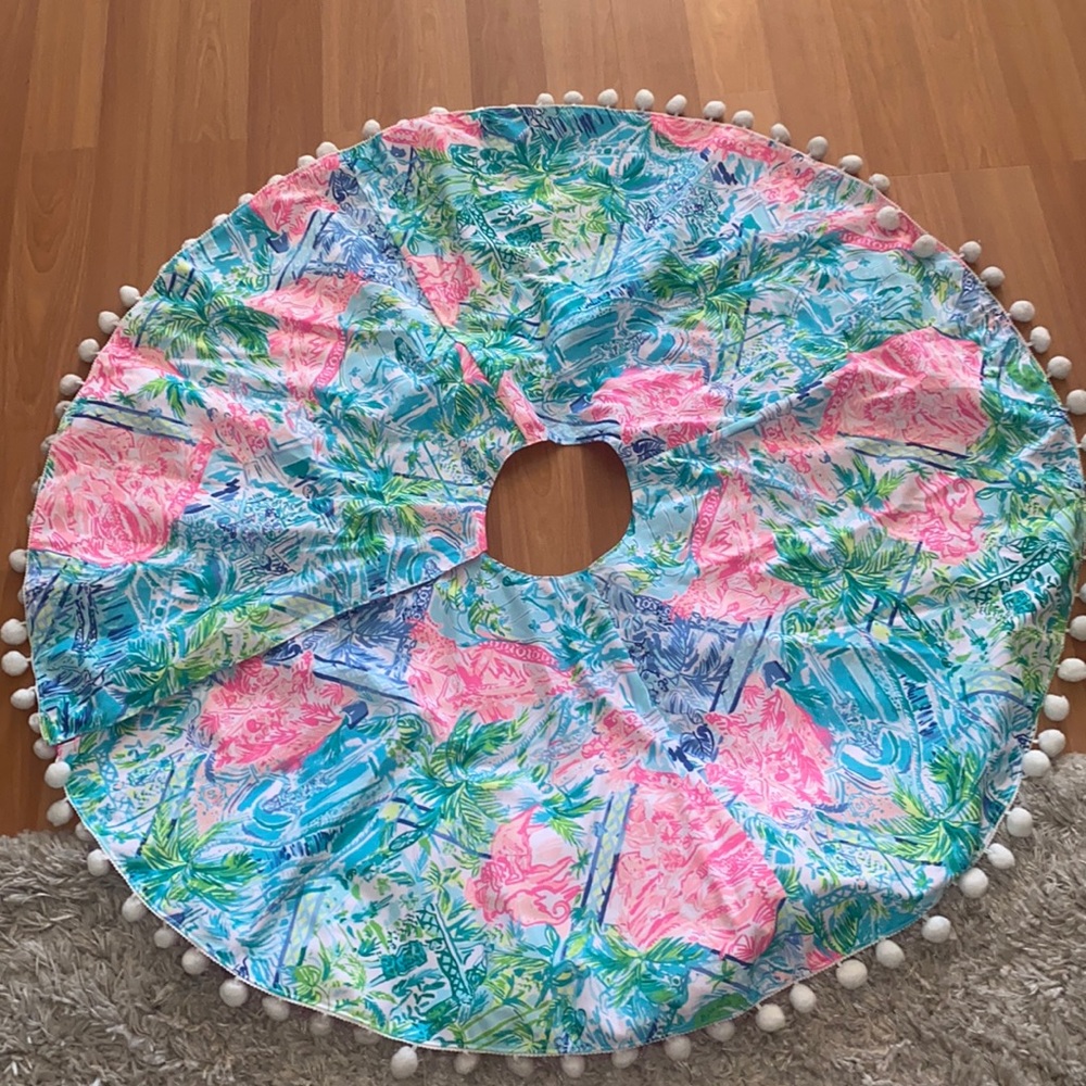 Lilly Pulitzer gift with purchase tree skirt